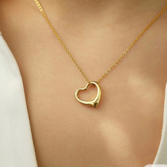 Hollow Heart Necklace | Gold Plated Stainless Steel - Picture 5 of 5